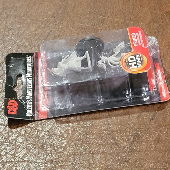 Nolzurs Marvelous Miniatures Wizkids D&D Female Human Sorcerer  70832 New - Picture 10 of 10